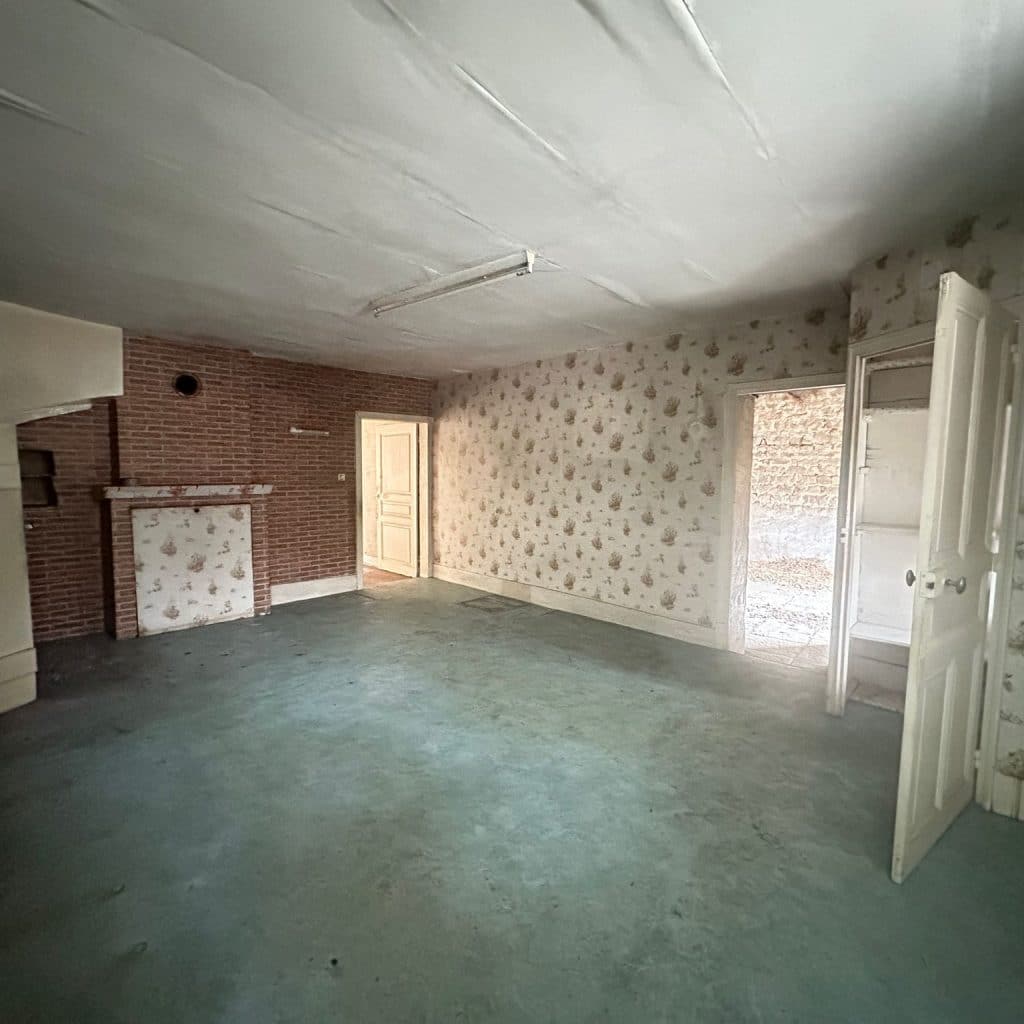 Appartement à vendre - 65 m² - 35 k€