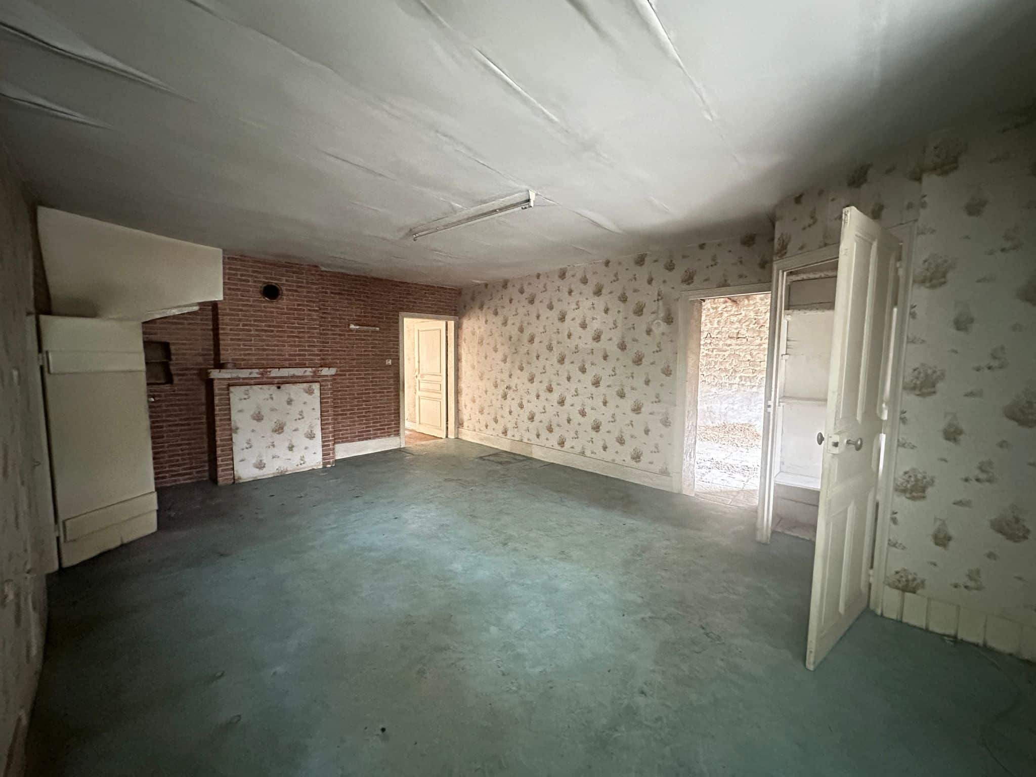 Appartement à vendre - 65 m² - 35 k€